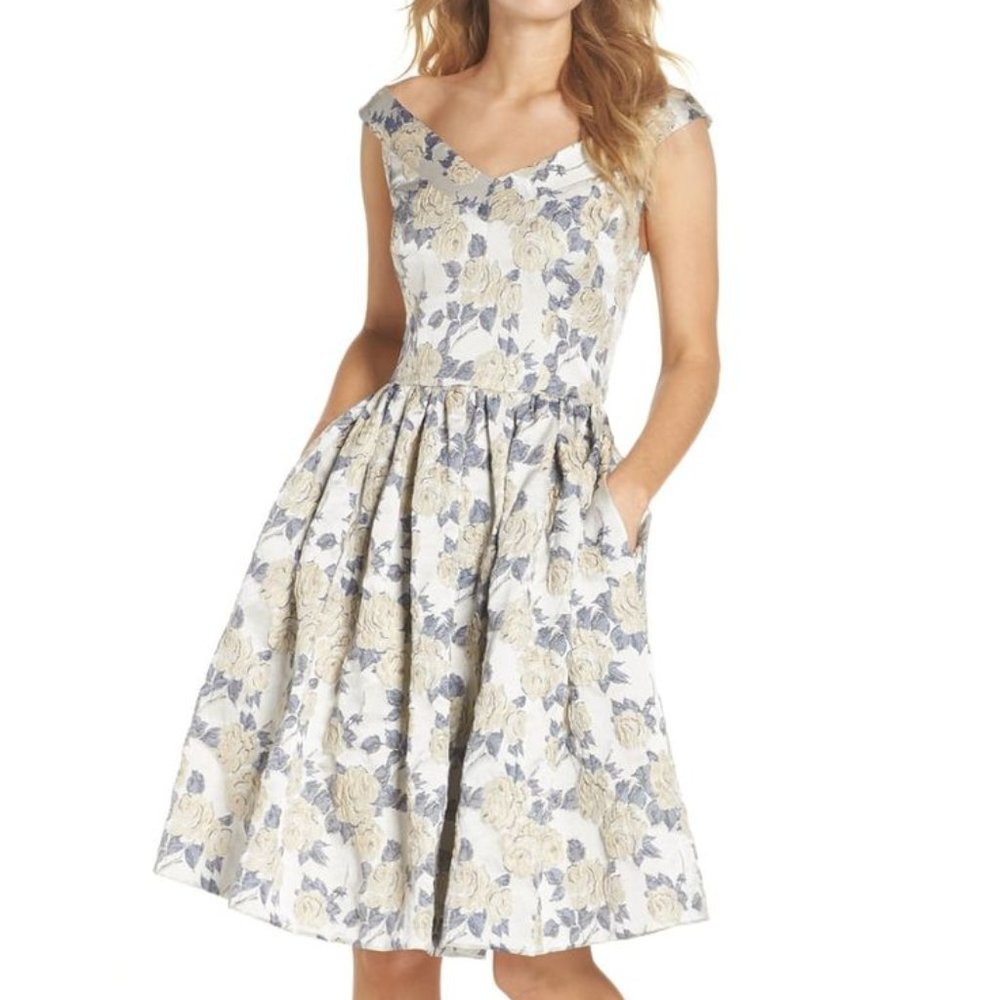 Gal Meets Glam Blue and White Floral Dress - Picture 3 of 15